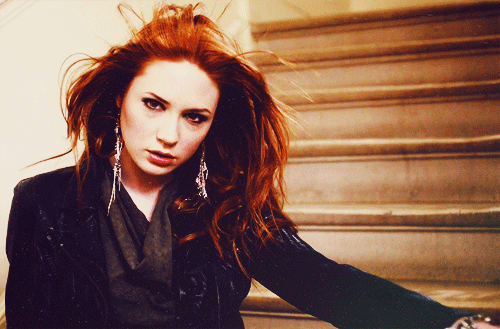 amy-pond-series-7-gifs-doctor-who-series-7-32811350-500-329_51f57ee1e087c32ea4493036