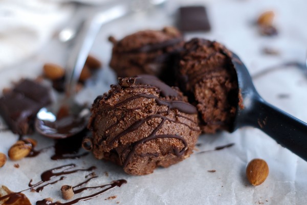 Healthy chocolate ice cream - Hälsoglass med chokladsmak //Baka Sockerfritt