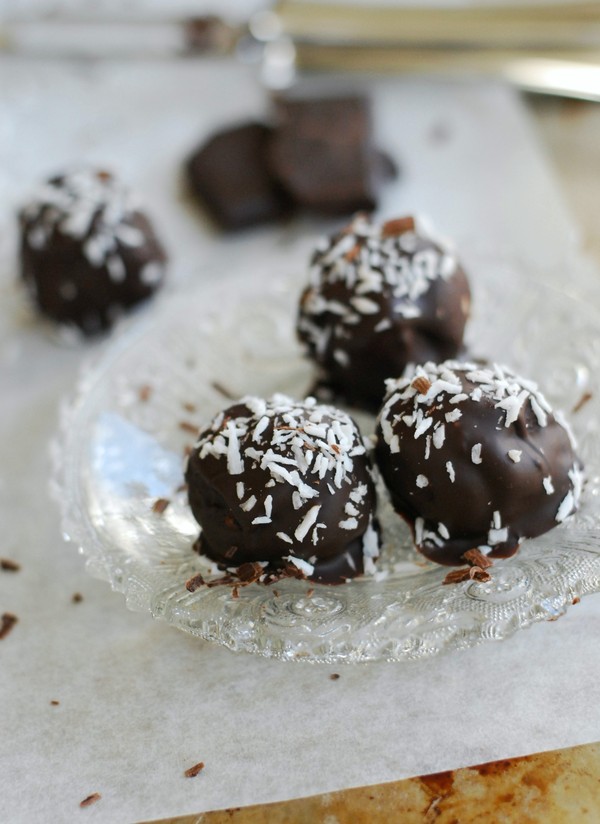 Healthy chocolate covered coconut candy - Chokladdoppade Kokosgodis (hälsosam, utan tillsatt socker och gluten)