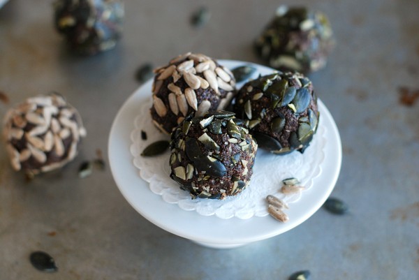 Hälsosamma chokladbollar (low carb, utan nötter/mandlar) //Baka Sockerfritt
