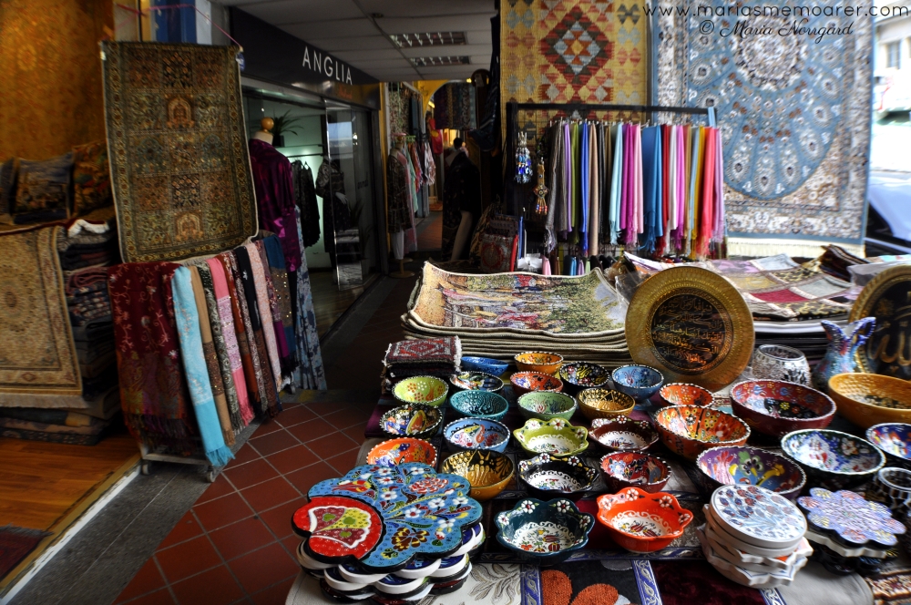 fototema mönster - orientaliska souvenirer i muslimska kvarteret i Singapore