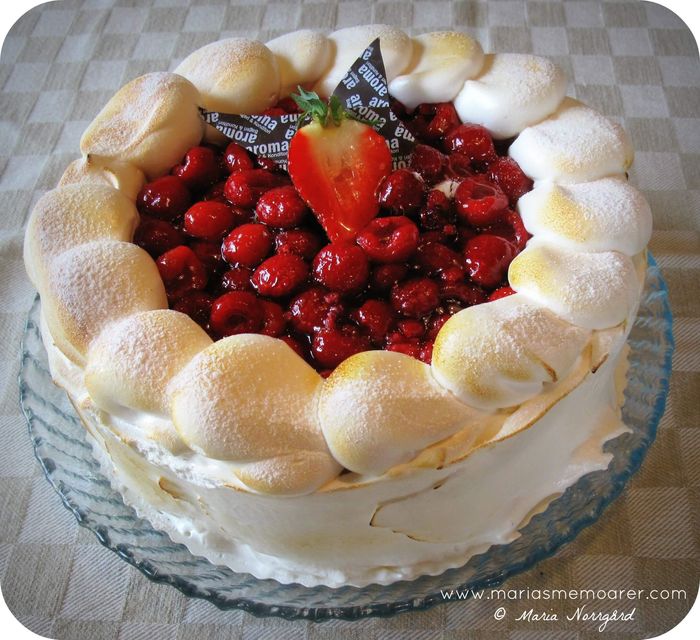 hallonmarängtårta från prisbelönta bageriet Aroma i Kvevlax