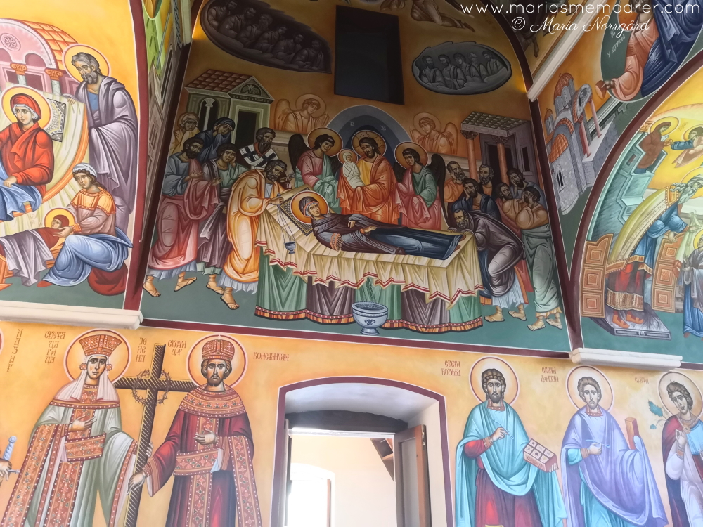zitomislici - kyrka med färgglada målningar, Bosnien (nära Mostar)
