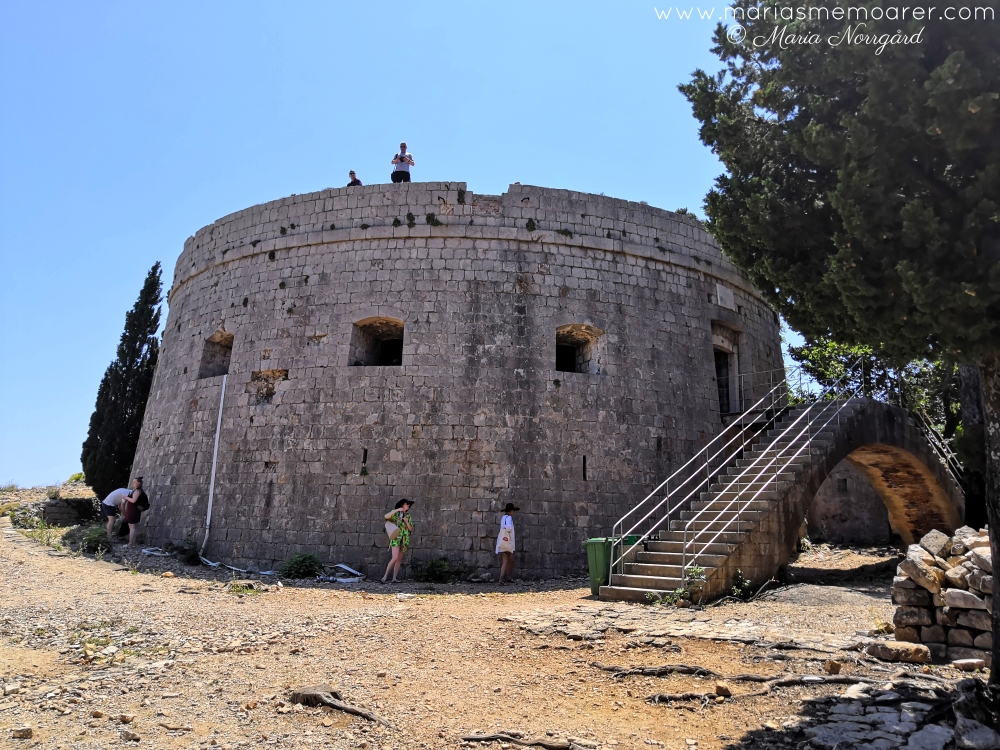 borg på Lokrum island - Fort Royal / sevärt i Dubrovnik, Kroatien
