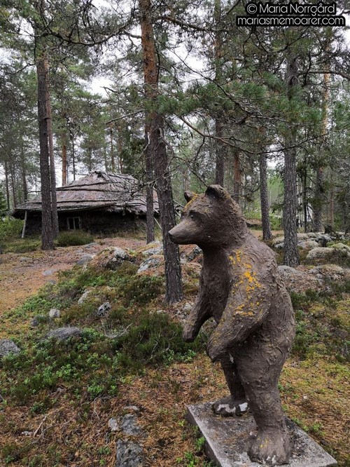 vitmossen fornområde Tuckor Vörå - djurstatyer björn