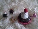 Magneter och en sockesrskål i form av cupcakes som jag gjort i super sculpey:)