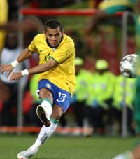 Dani Alves sköt Brasilien till final. Den enda lilla brasilianska magi vi erbjöds denna afton.