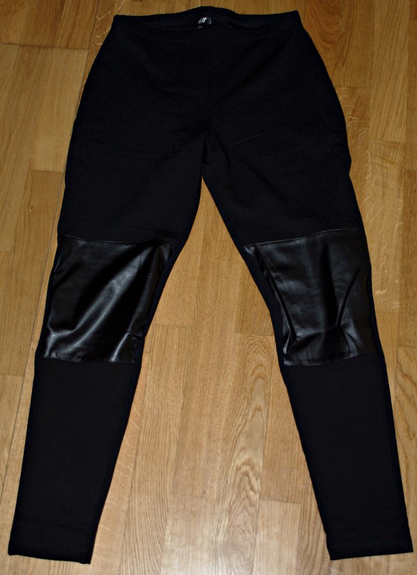 Svarta glansiga legging med skinnimitation på knäna från H&M