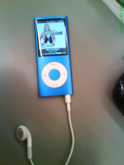 18 år present, blå iPod nano