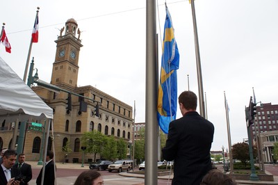 Sveriges flagga hissas i Canton, Ohio USA