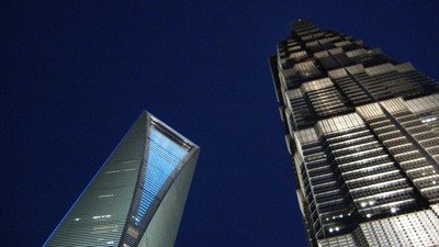 WTC alias kapsylen till vänster och Jinmao Tower till höger.