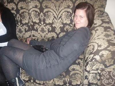 Helena myser i soffan medans vi andra sitter med drunkar!