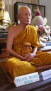 i chiang mai, en munk som mediterade, vi satt och tittade pa denna munk i 30 minuter utan att veta om det var en levande munk eller inte. den ar gjord av vax.