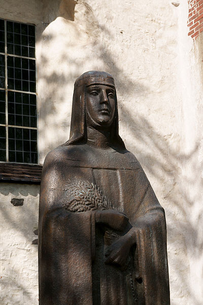 Staty över Heliga Birgitta i Nådendal