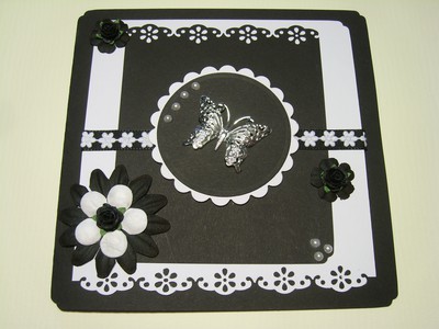 Jag gillar att göra svart/vita kort, och fjärilen är en favorit dekoration just nu.