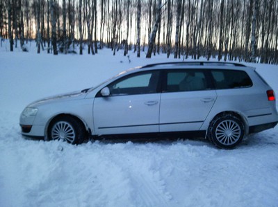En bil som fastnat i snön