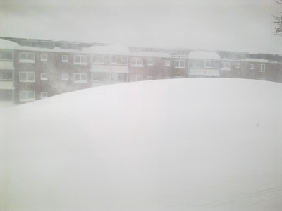 Nu är det mellan 75-95 cm snö här i Tidaholm, mest i Sverige har jag hört. Så nu tycker jag att det räcker ett bra tag framåt!