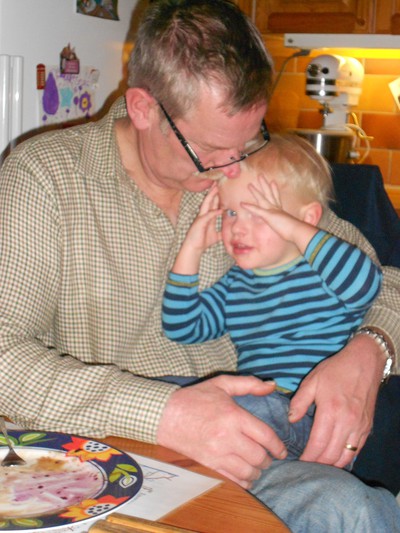 Hannes med sin morfar