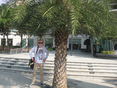 Jonas med en palm