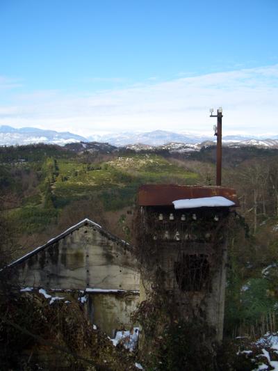 Andra sidan kullen - utsikt mot Kaukasus