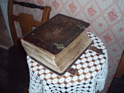 en bibel från 1700-talet, hur coolt e inte det då?