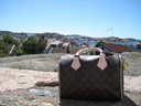 Och aldrig har en Louis Vuitton-väska haft en så fin utsikt! ;)