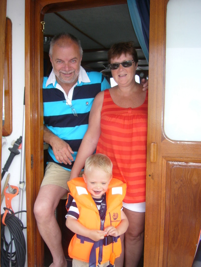 Morfar, Lena och Kevin i båten