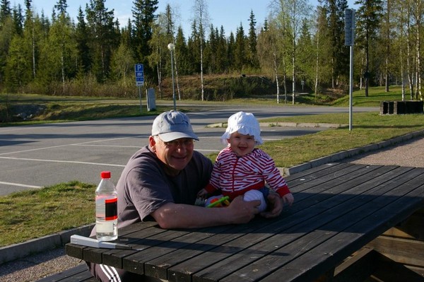 På en rastplats med morfar på väg mot Karlskoga