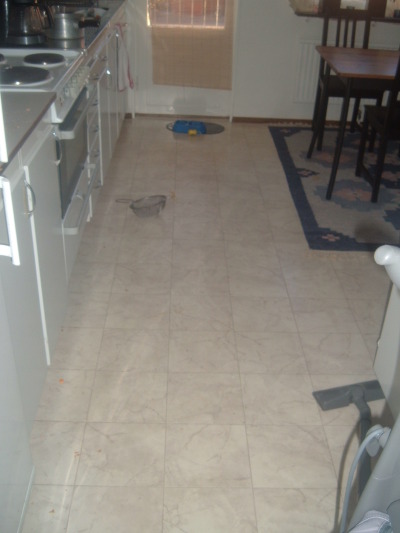 Golvet i köket Före polering