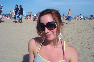 Jag med nya frisyren på stranden=)