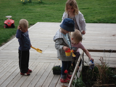 Trädgårdsmästare; Klara, Linus, Annie och Hedda