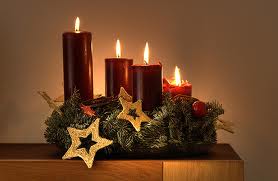 Fyra ljus i staken vittnar om att julen snart är här