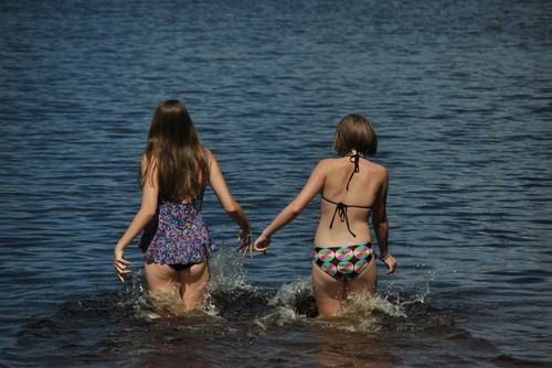 Systrarna P på väg ut i Ölsjön