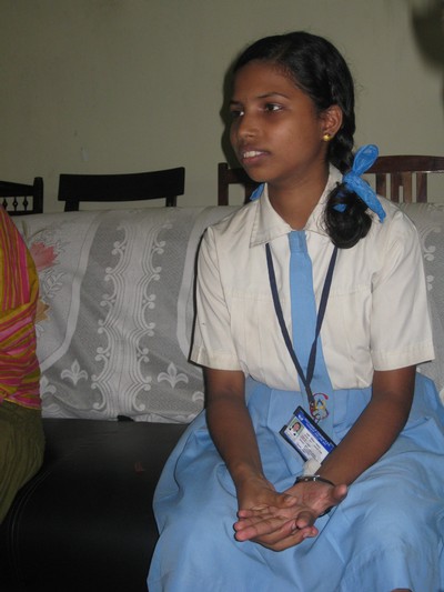 Reeja, mitt skolbarn i Indien, när vi träffades i Trivandrum, på Holy Angels Convent, där hon går i skola.
