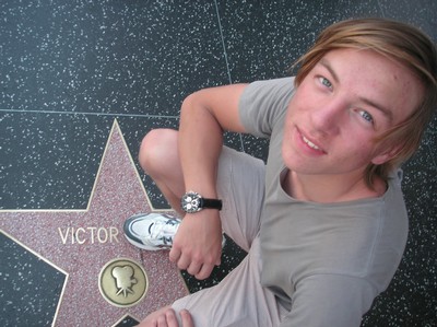 Victor på gatorna i Hollywood.