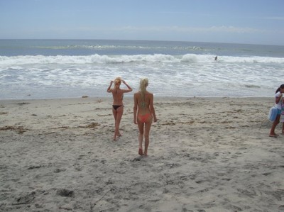 Jag(den blonda) och min modellvän på en strand i californien!